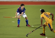 jolie-wouter-in-blue-with-ranjit-isngh-in-yellow-in-action-3rd-place-match-of-hhil2013-at-ranchi-between-jpw-and-upw