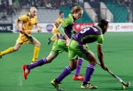 delhi-skipper-with-his-team-mates-in-action-during-the-match-against-punjab-warriors-at-delhi-on-29th-jan-2013