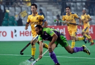 sardar-singh-and-jamie-dywer-in-action-during-the-match-between-delhi-waveriders-and-punjab-warriors-at-delhi-29th-jan-2013