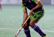 sardar-singh-in-action-during-the-match-against-ranchi-rhinos