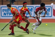 kothajit-singh-in-center-during-action-of-17th-match-of-hhil2013-at-ranchi