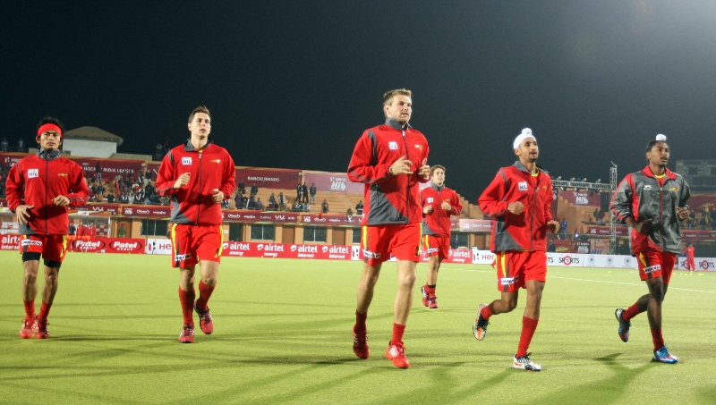 ranchi-rhinos-team-in-warm-up-session-during-24th-match-of-hhil2013-at-astroturf-hockey-stadium-ranchi-on-date-2nd-feb-2013-2