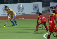 captain-of-jpw-jamie-dwyer-in-yellow-in-action-match-no-24-of-hhil2013-at-ranchi