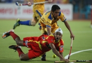 mandeep-singh-in-red-and-gurinder-singh-in-yellow-in-action-match-no-24-of-hhil2013-at-ranchi-2