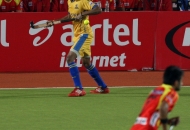 sv-sunil-in-yellow-in-action-match-no-24-of-hhil2013-at-ranchi