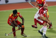mumbai-magician-player-and-ranchi-rhinos-player-in-action-during-hhil2013-at-ranchi-hockey-stadium-on-date-18-jan-2013-3