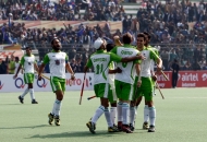 1st-goal-for-delhi-waveriders-hit-by-sardar-singh-against-up-wizards-at-lucknow-on-19th-jan-2013-hhil-tournamnet-3